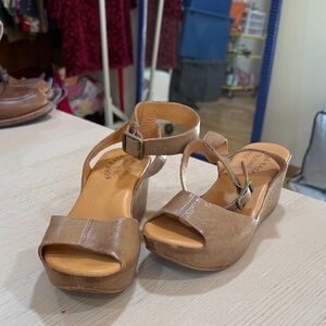 Kork-Ease Tan Leather Platform Wedge Sandals size 6